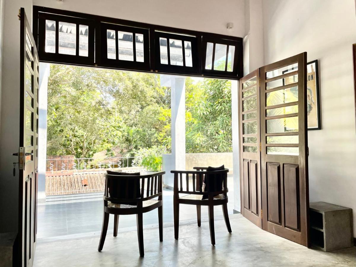 होटल Isana House