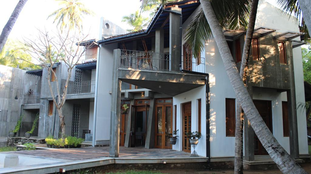 होटल Isana House 3*